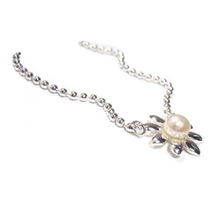 Pearl flower necklace