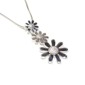 silver daisy pendant